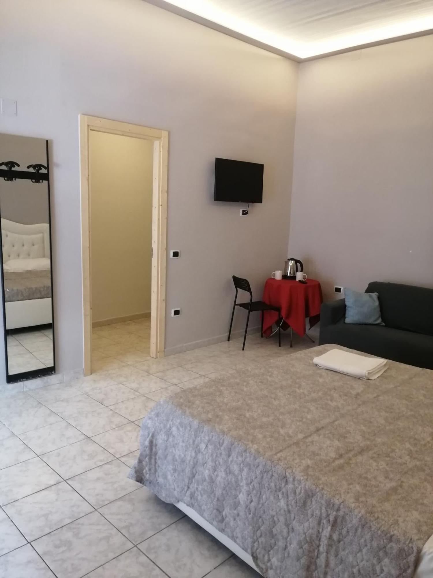 Guest House Francesco Νάπολη Εξωτερικό φωτογραφία