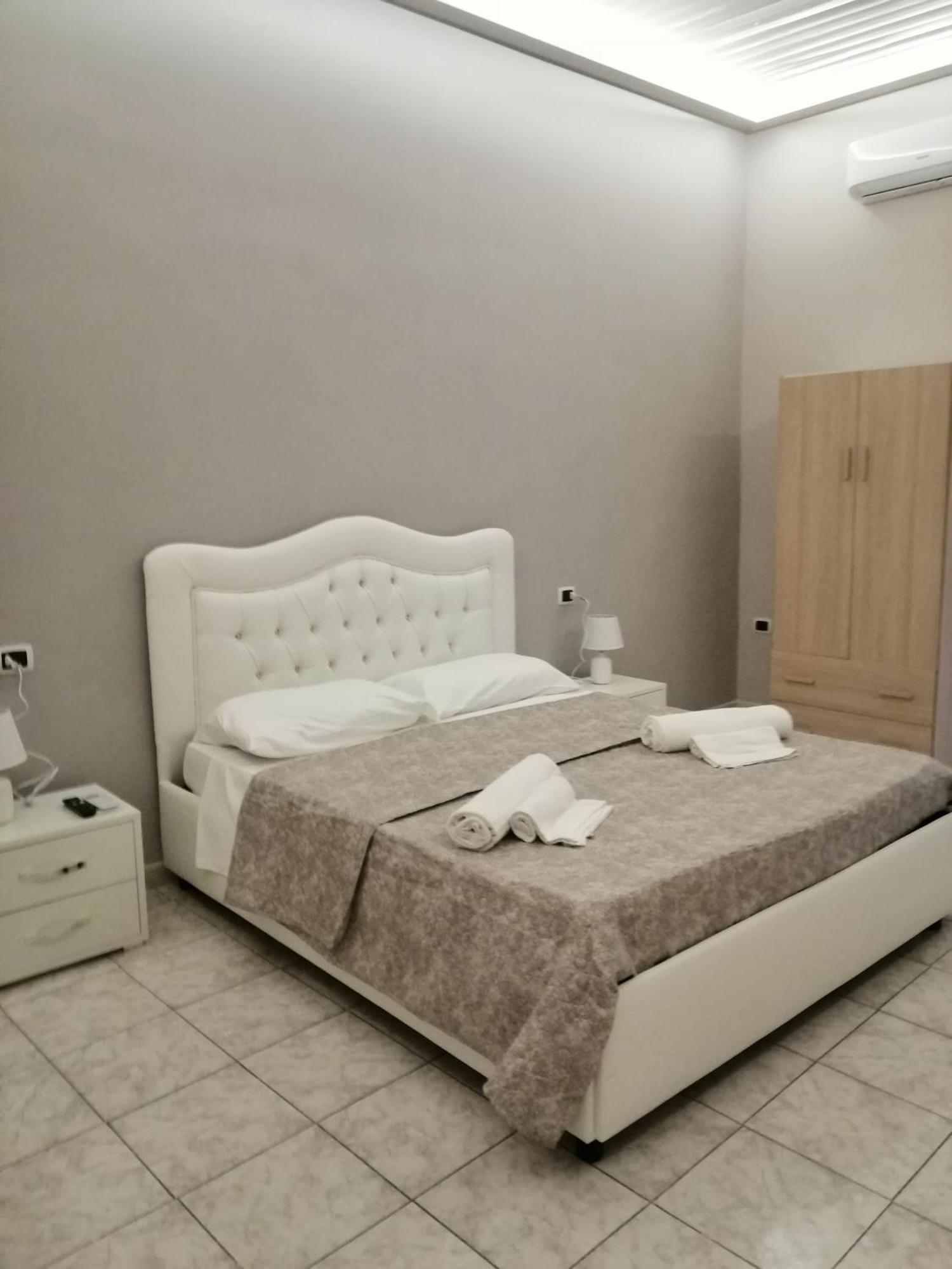 Guest House Francesco Νάπολη Εξωτερικό φωτογραφία