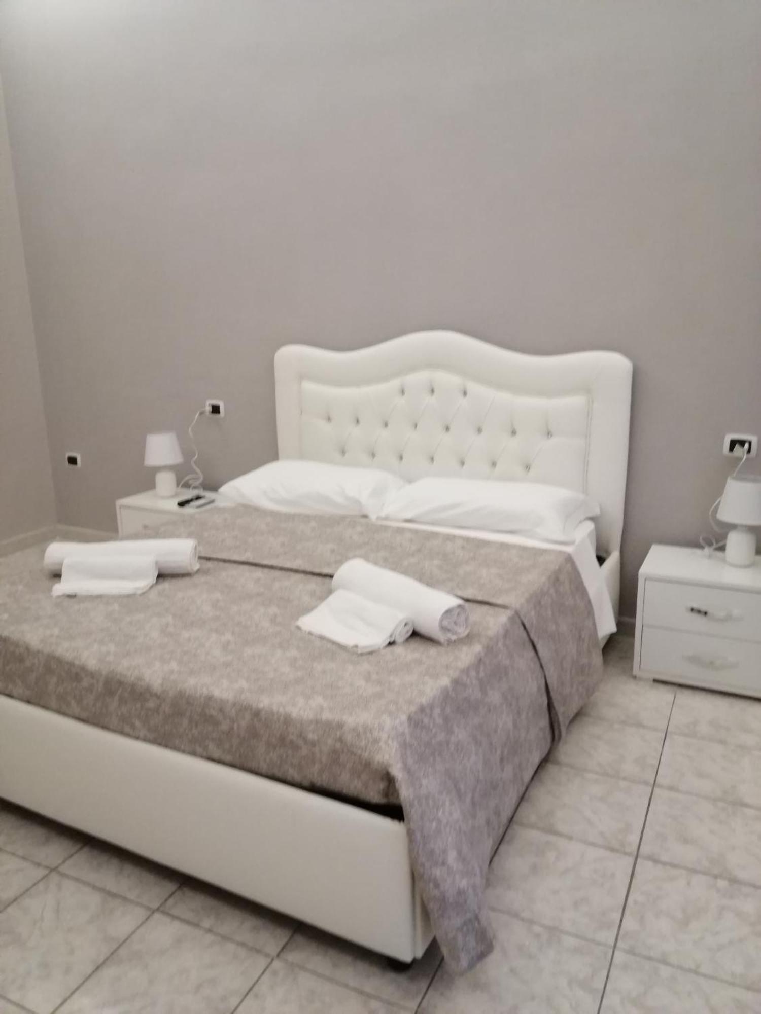 Guest House Francesco Νάπολη Εξωτερικό φωτογραφία